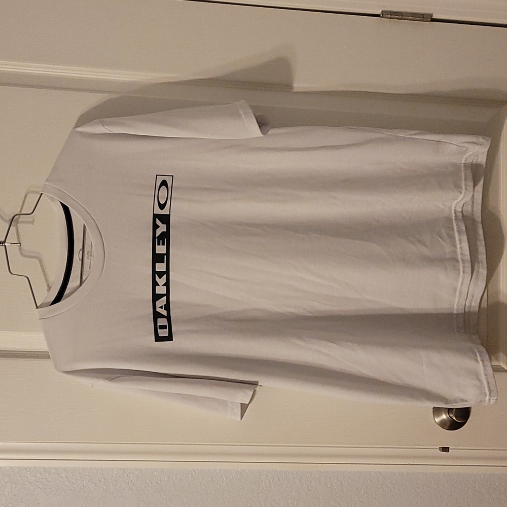 Men's Oakley T Shirt